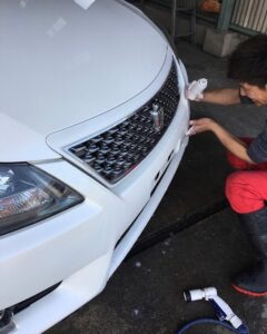 ヘッドライト磨きをしました！磨くと新車のような輝きを取り戻します！