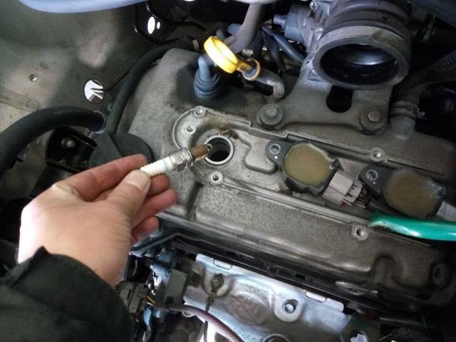 プラグ交換_武雄市の車整備工場_寿モータース